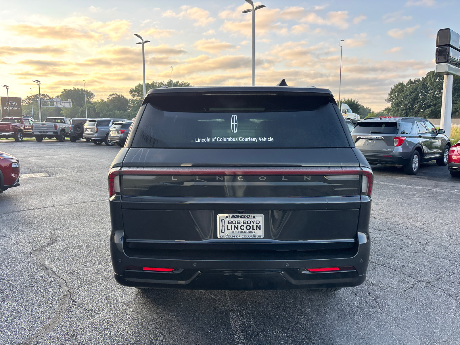 New 2026 Lincoln Navigator Reserve w/ Jet Appearance Package AWD/4WD image 6