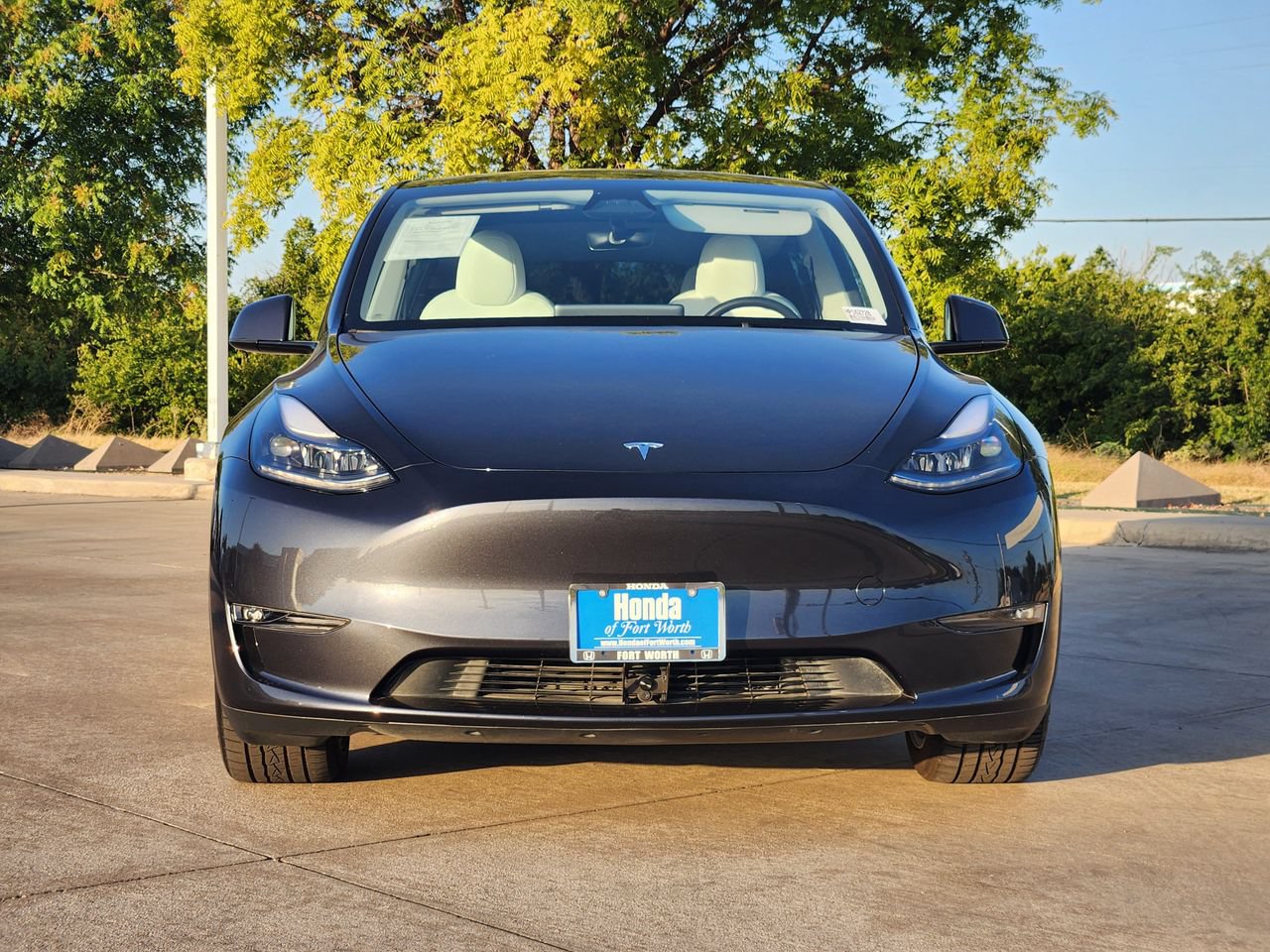 Used 2024 Tesla Model Y Long Range AWD/4WD image 2