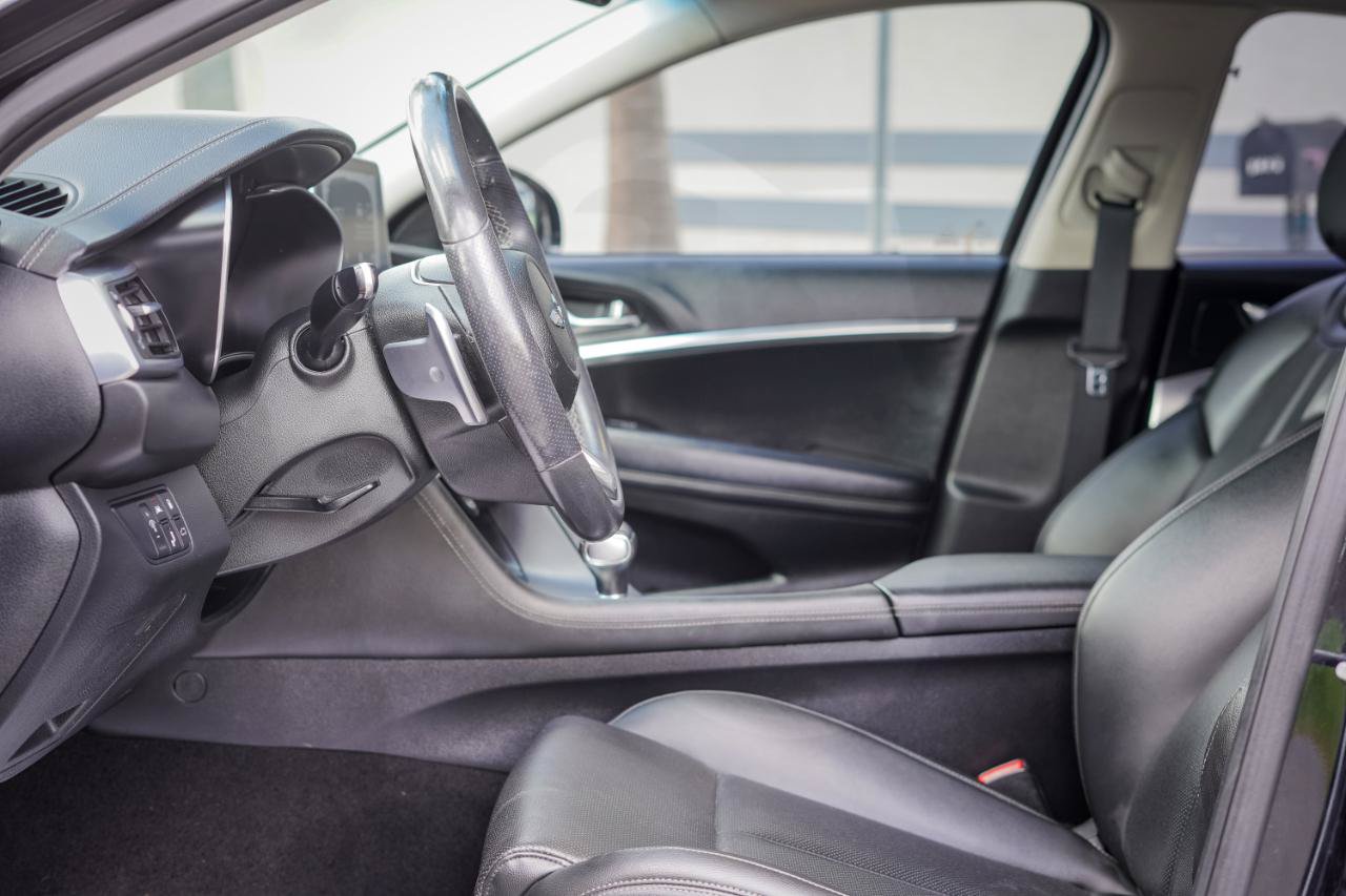 Used 2020 Genesis G70 2.0T RWD image 6