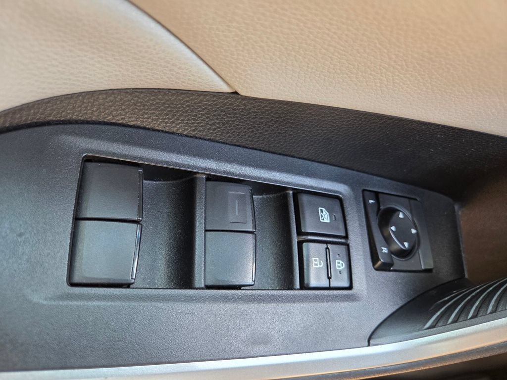 Used 2021 Toyota RAV4 XLE w/ Convenience Package FWD image 19