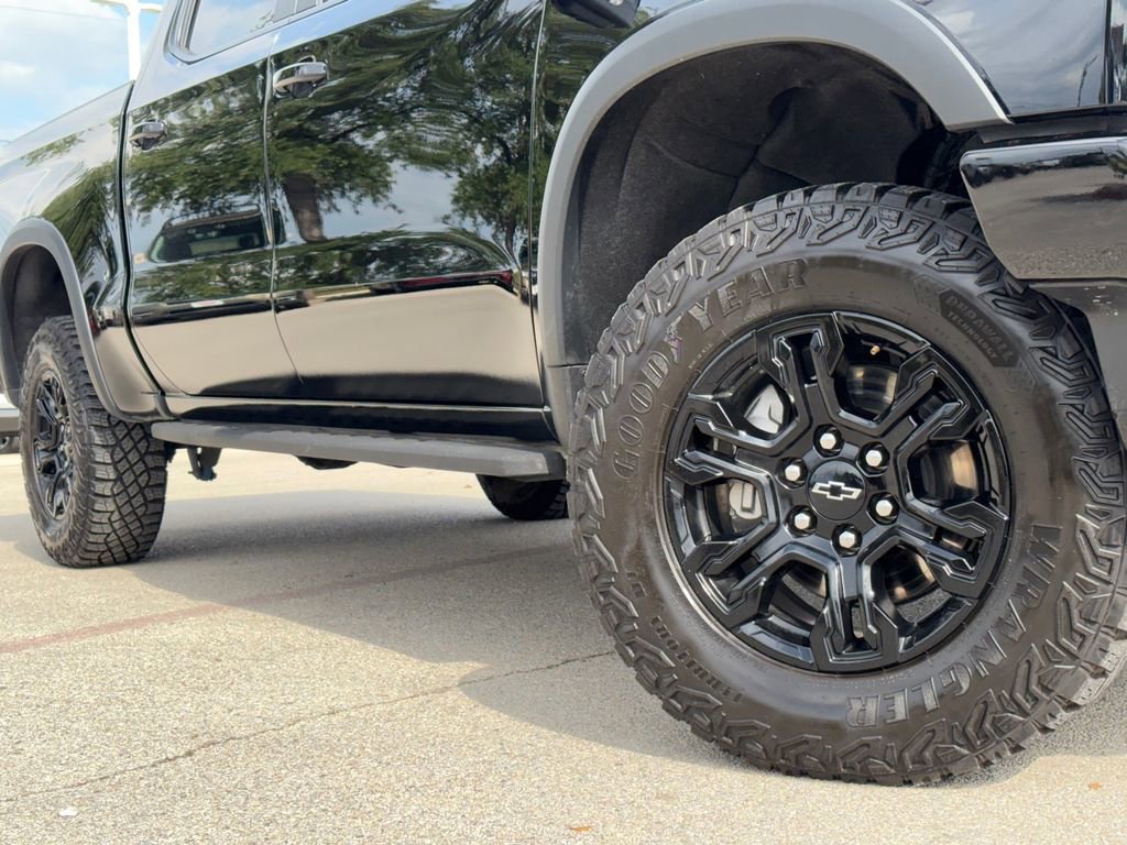 Used 2025 Chevrolet Silverado 1500 ZR2 w/ Technology Package AWD/4WD image 2