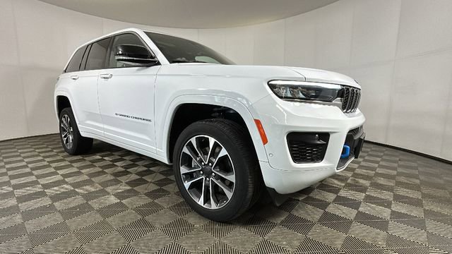 Used 2023 Jeep Grand Cherokee Overland w/ Luxury Tech Group IV AWD/4WD image 2