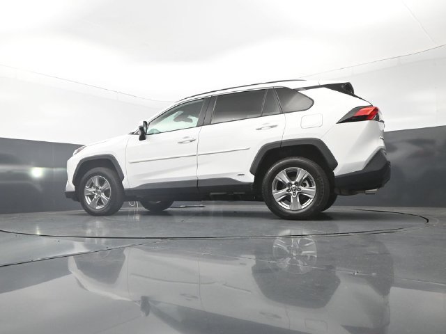 Used 2024 Toyota RAV4 LE AWD/4WD image 32