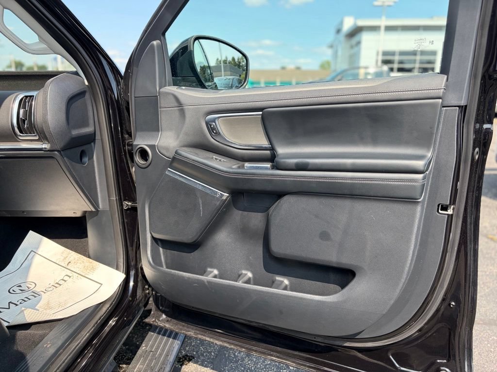 Used 2025 Ford Expedition Platinum AWD/4WD image 29