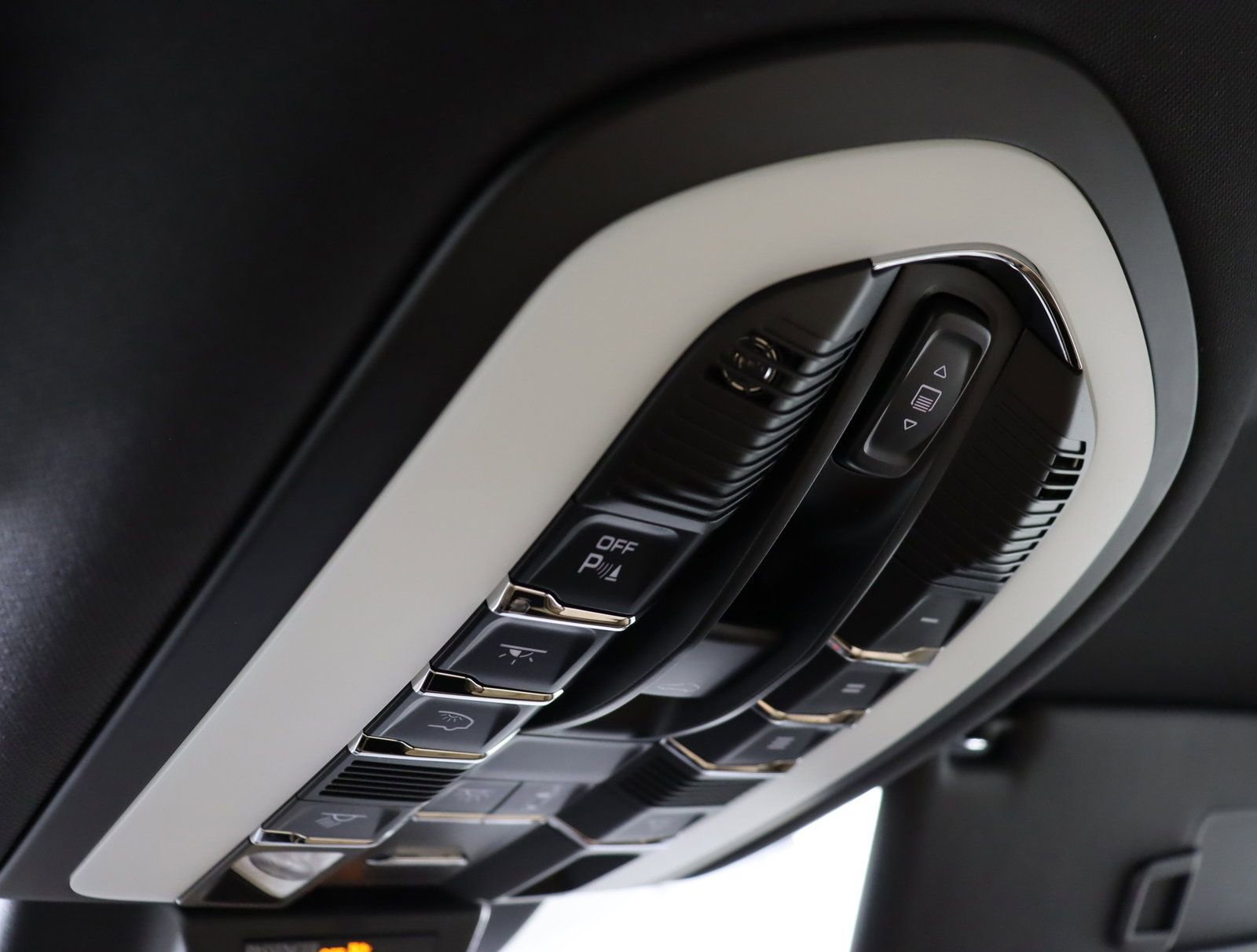 Used 2025 Porsche Macan image 41