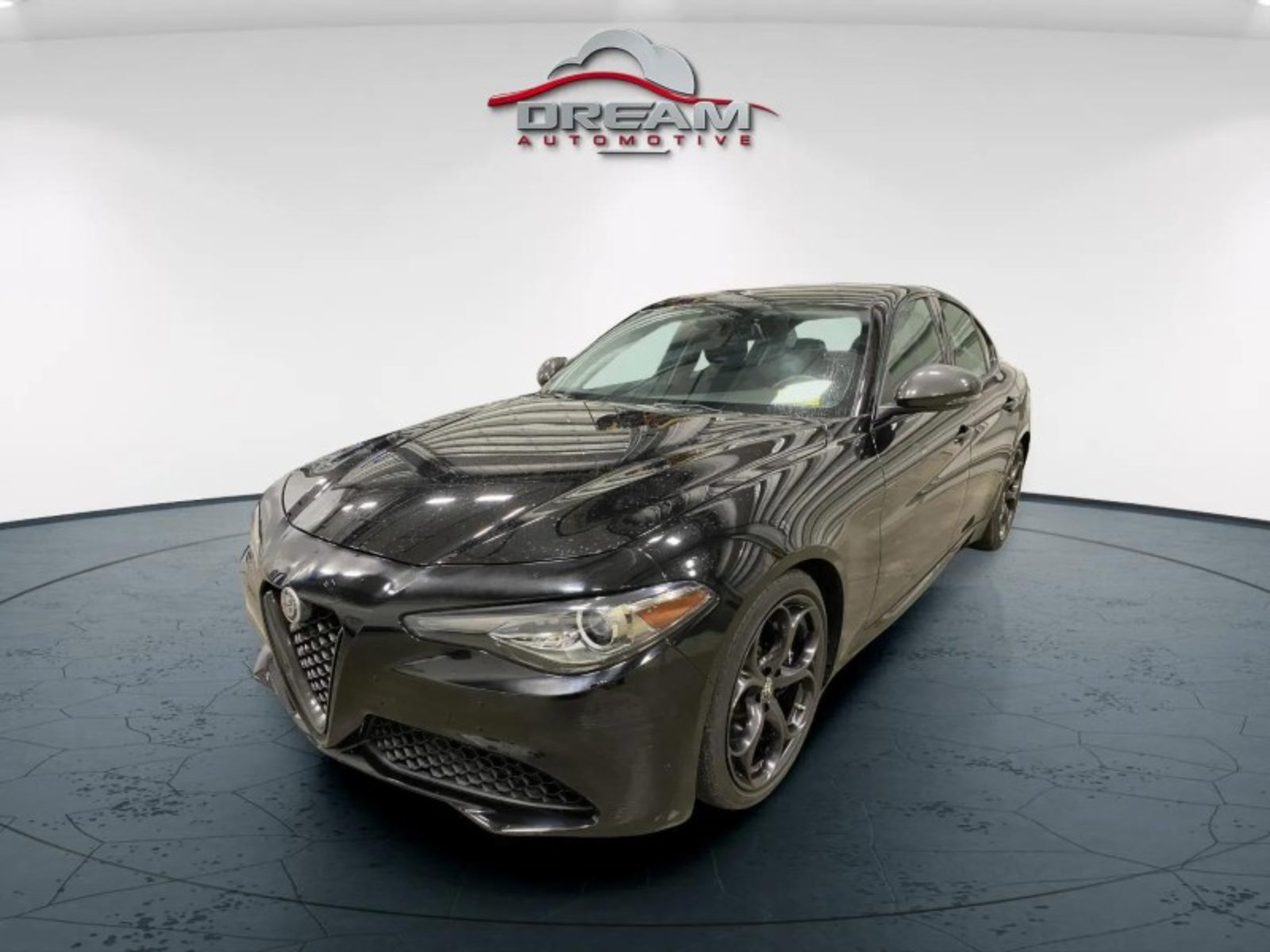 Used 2019 Alfa Romeo Giulia w/ Nero Edizione RWD image 3