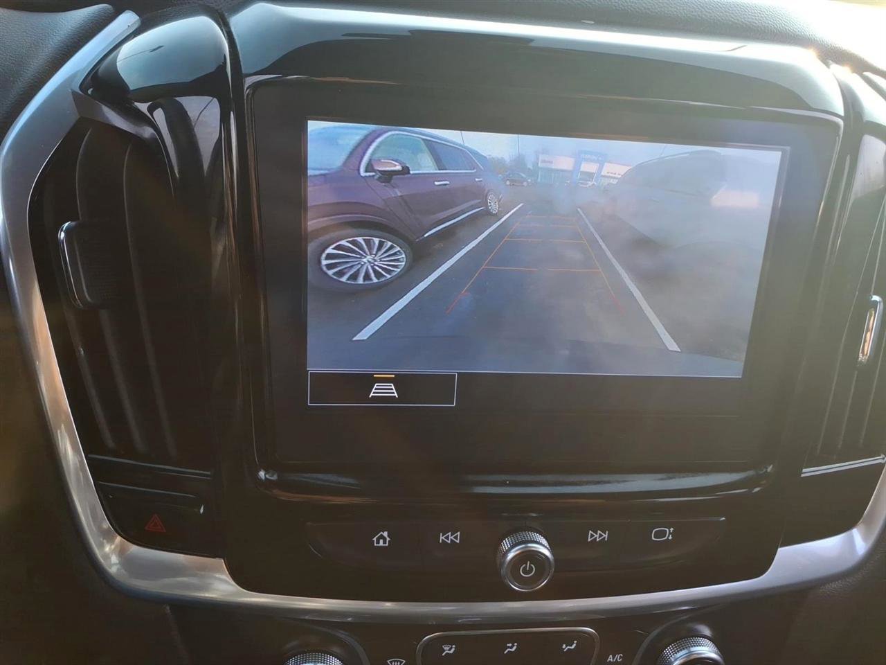 Used 2023 Chevrolet Traverse LT FWD image 19