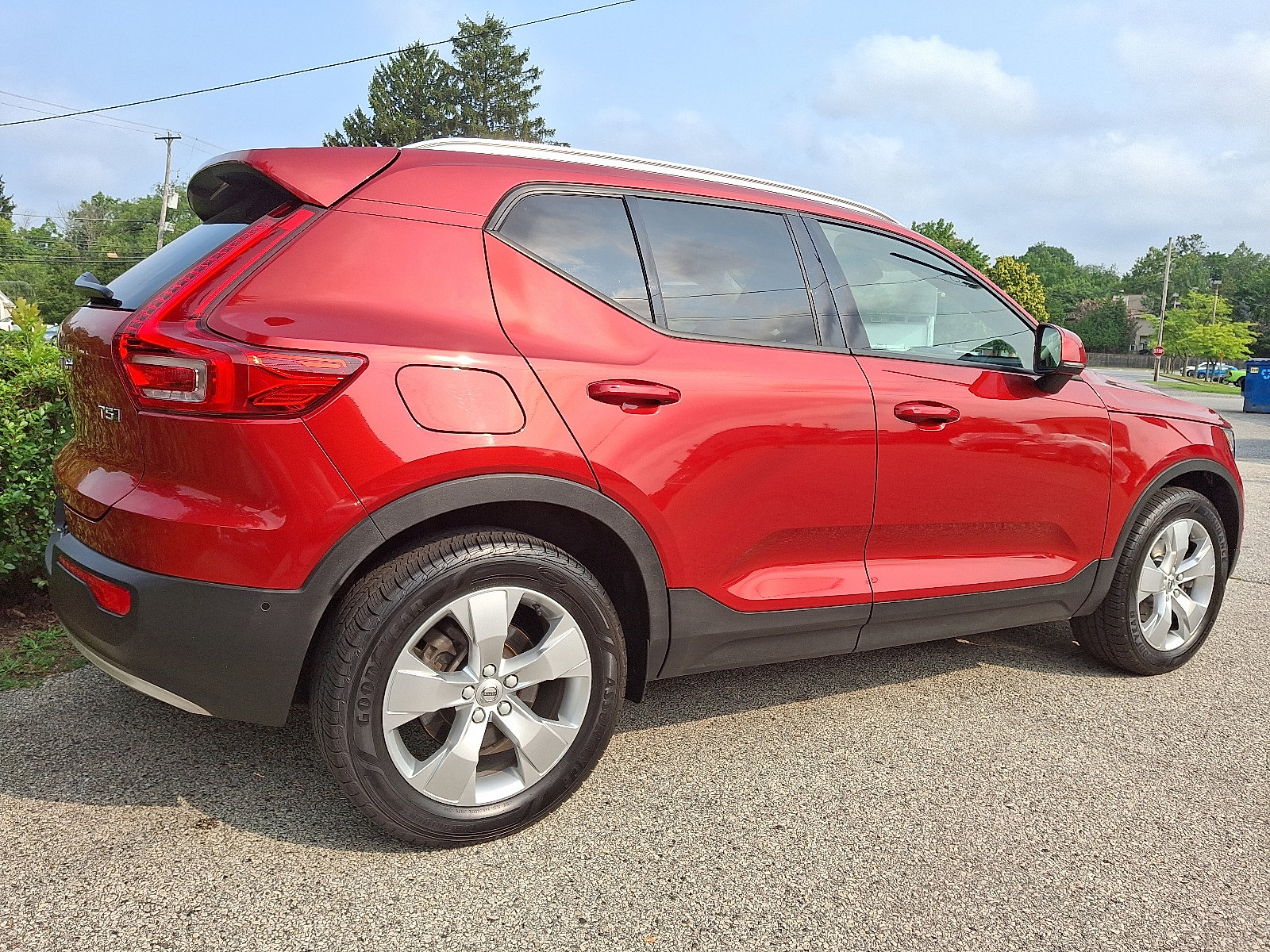 Used 2019 Volvo XC40 T5 Momentum image 6
