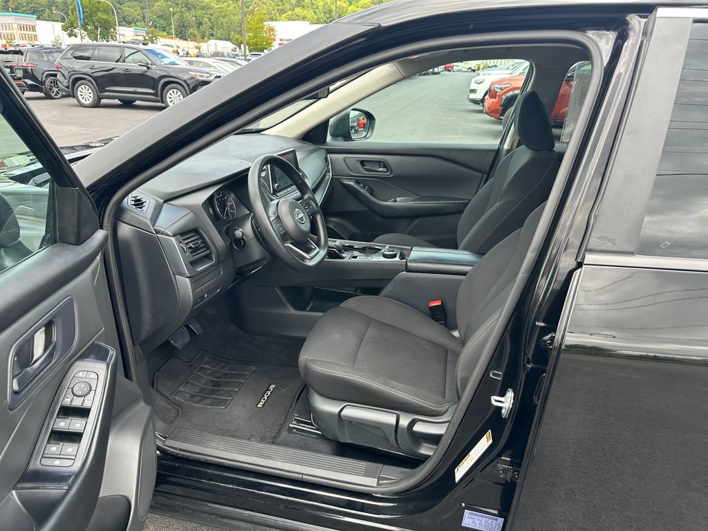 Used 2024 Nissan Rogue S AWD/4WD image 13