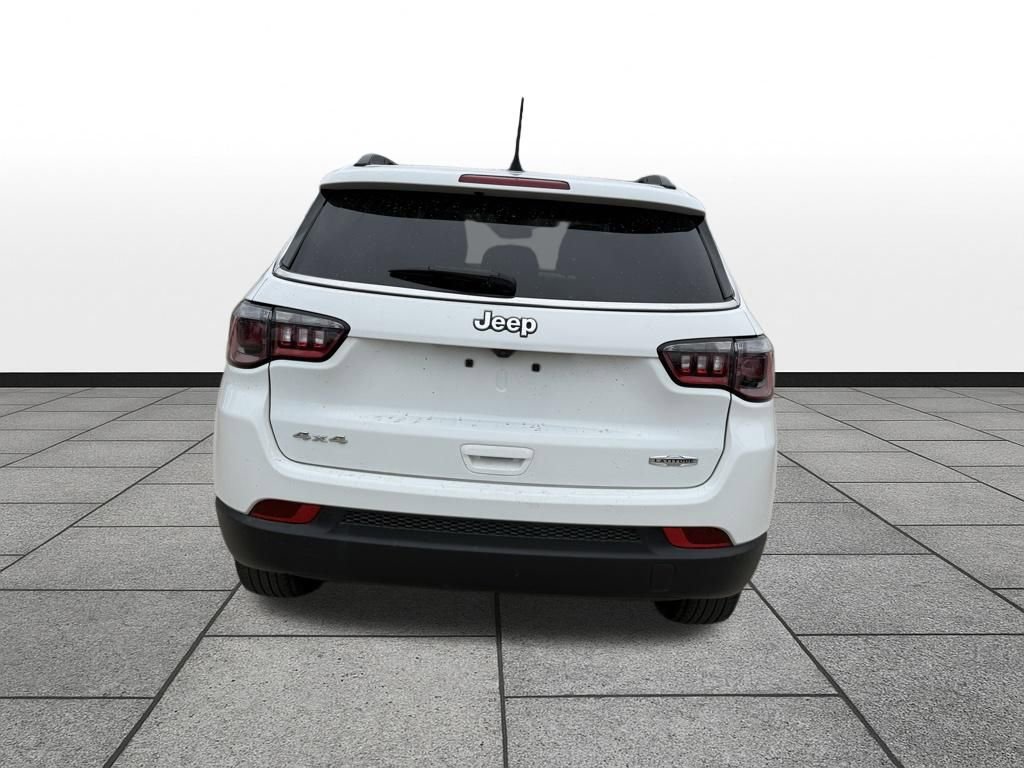 Used 2024 Jeep Compass Latitude image 8