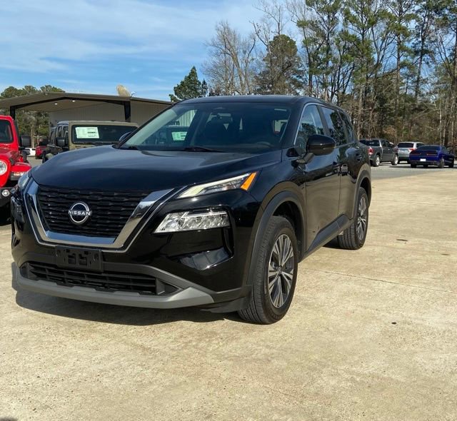 Used 2022 Nissan Rogue SV image 2