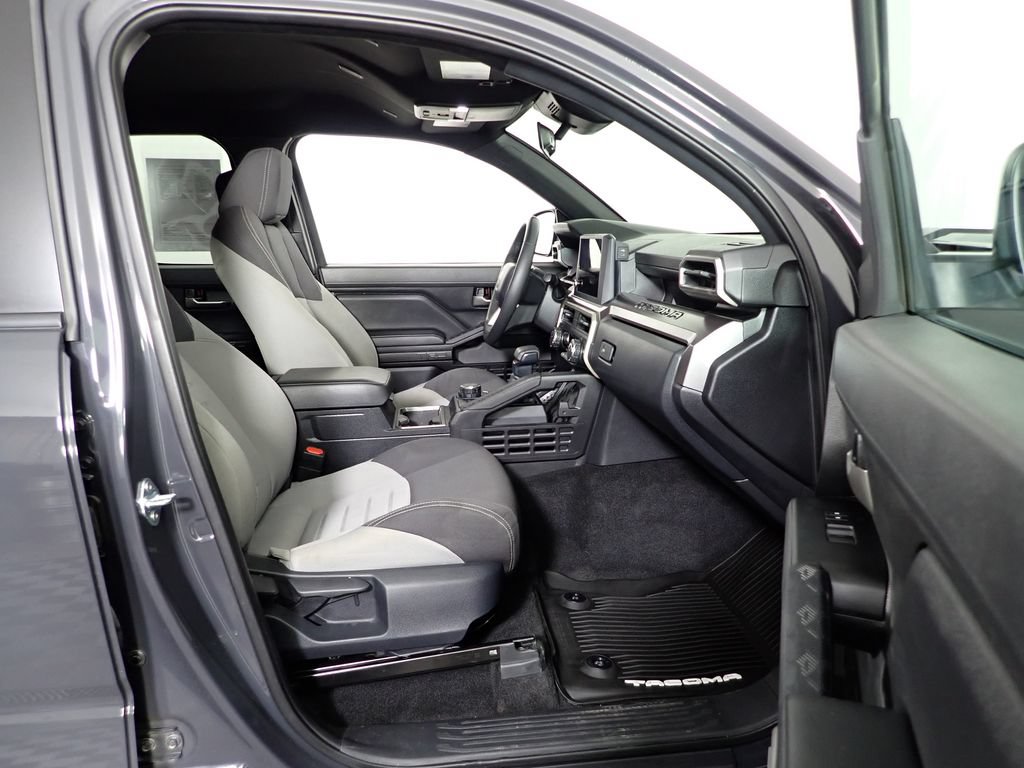 Used 2025 Toyota Tacoma TRD Sport AWD/4WD image 35
