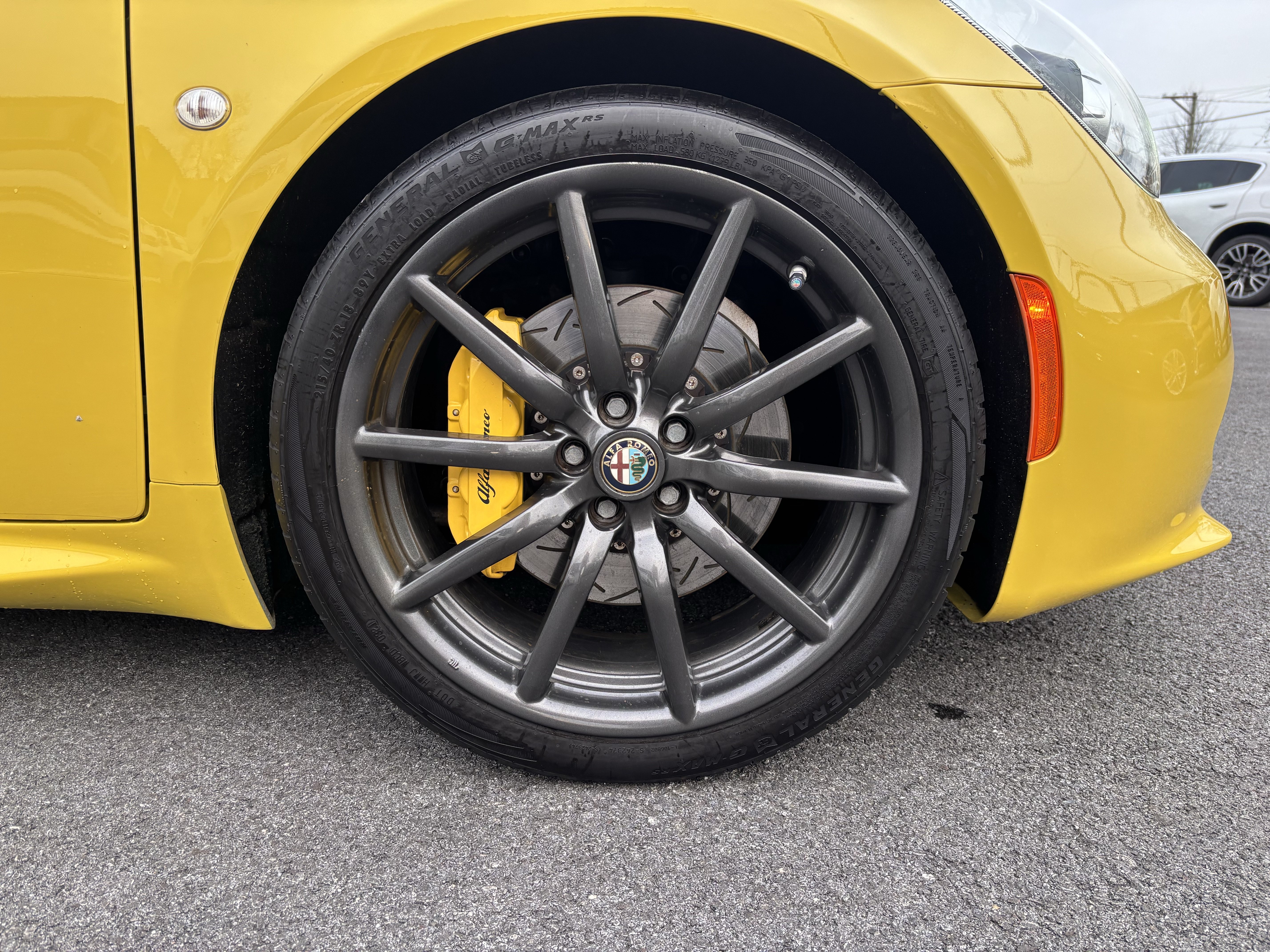 Used 2016 Alfa Romeo 4C Spider RWD image 9