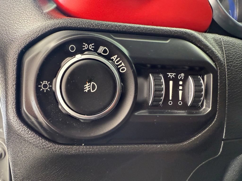 Used 2021 Jeep Wrangler Unlimited Rubicon AWD/4WD image 32