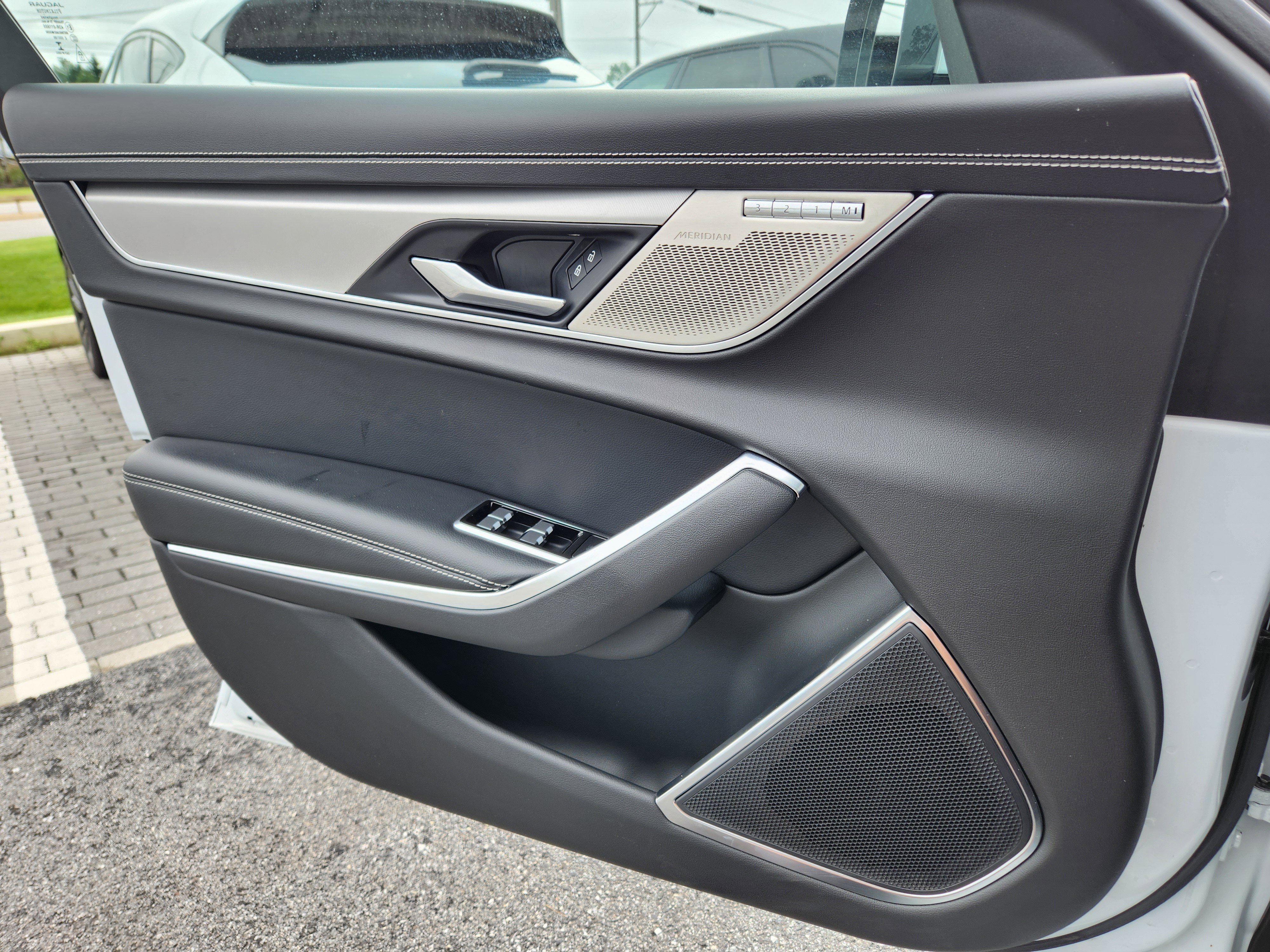 Certified 2021 Jaguar XF R-Dynamic SE image 23