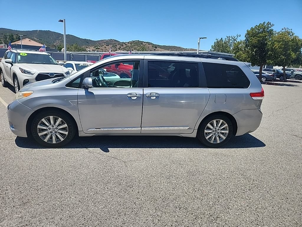 Used 2012 Toyota Sienna Limited w/ Premium Pkg FWD image 2