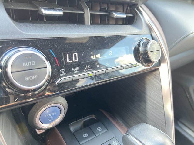 Used 2022 Toyota Venza XLE AWD/4WD image 11