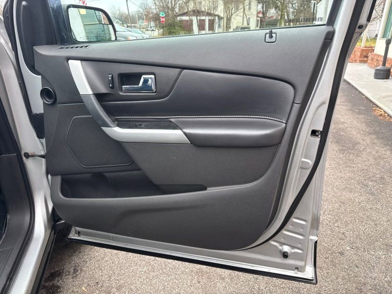 Used 2013 Ford Edge SE image 15