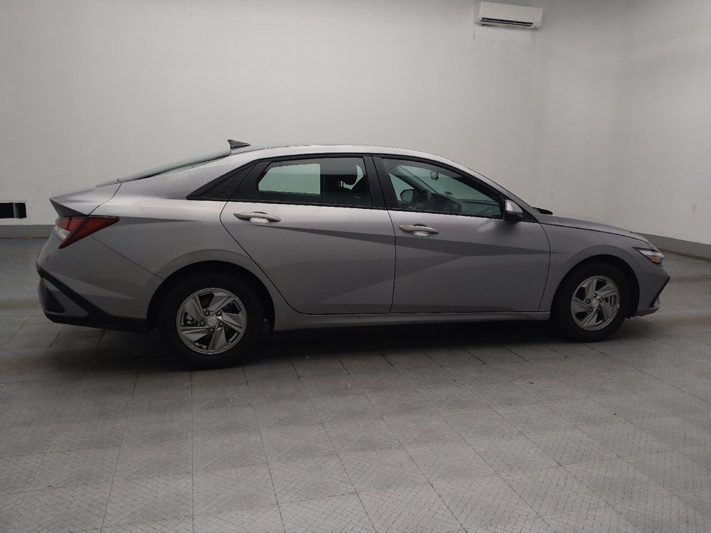 Used 2025 Hyundai Elantra SE FWD image 10