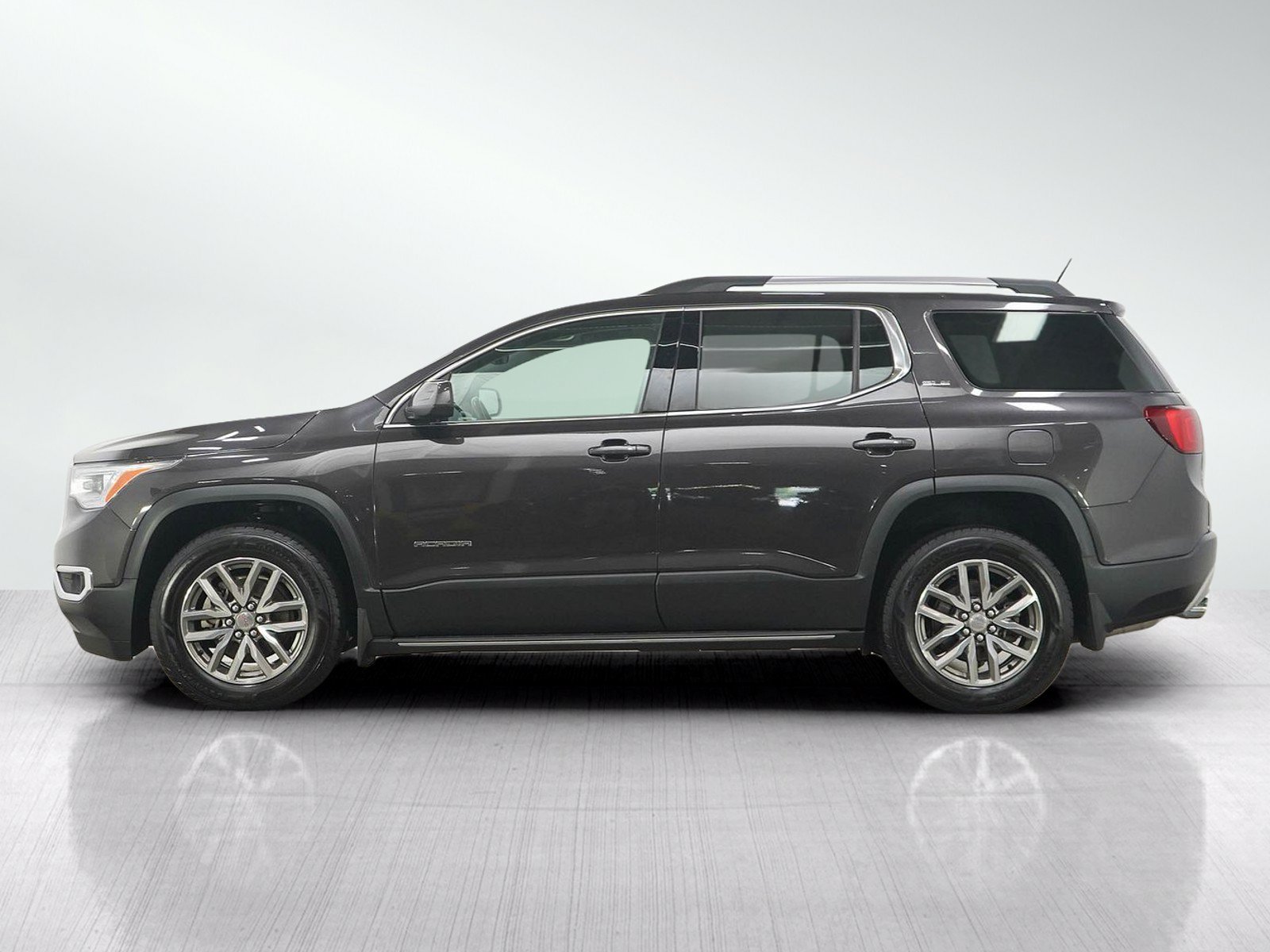 Used 2018 GMC Acadia SLE AWD/4WD image 2