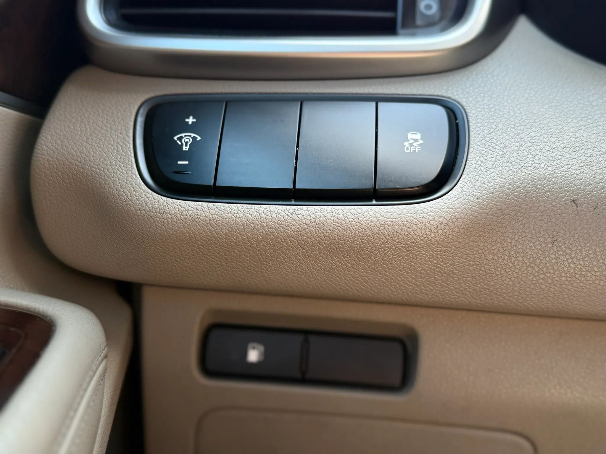 Used 2017 Kia Sorento LX w/ LX Convenience Package image 15