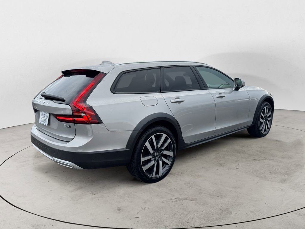 Certified 2025 Volvo V90 B6 Cross Country Plus image 6