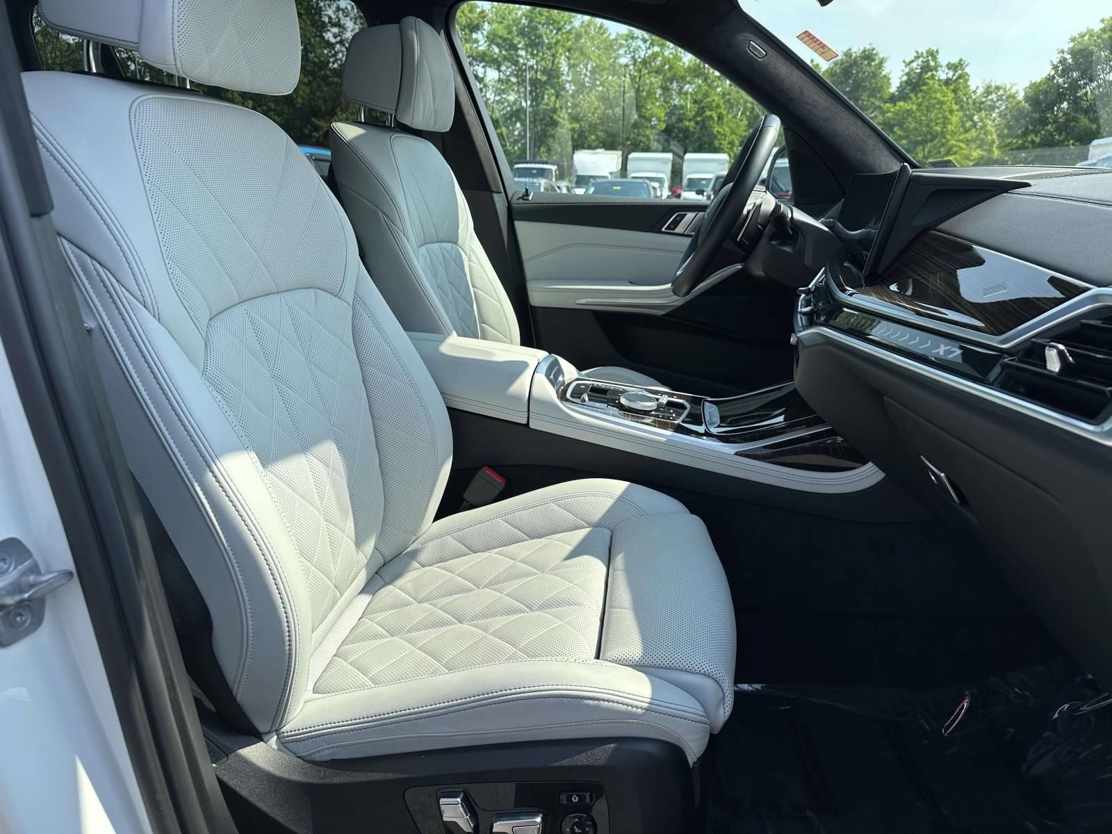 Used 2023 BMW X7 xDrive40i AWD/4WD image 26