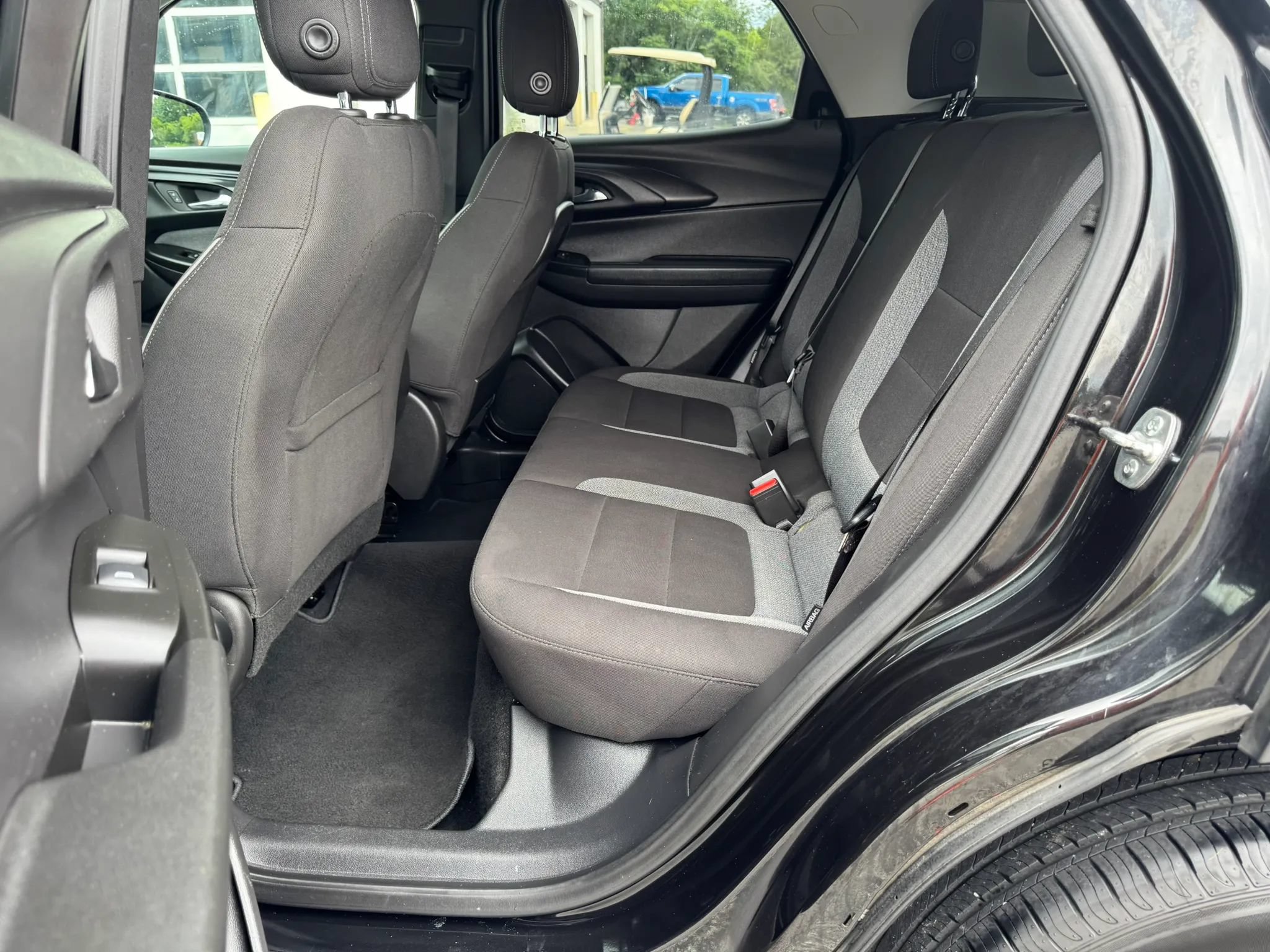 Used 2025 Chevrolet TrailBlazer LT w/ LT Cold Weather Package FWD image 32