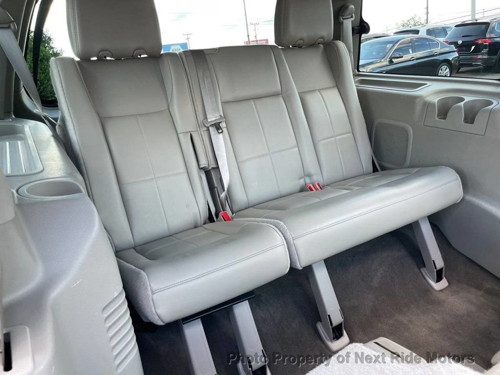 Used 2011 Lincoln Navigator 2WD image 17