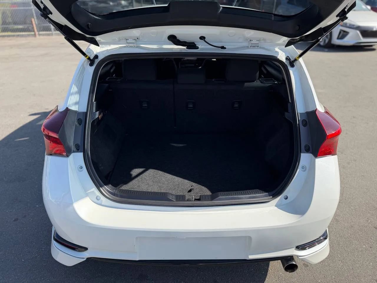 Used 2018 Toyota Corolla iM w/ Carpet Mat Package (TMS) image 28