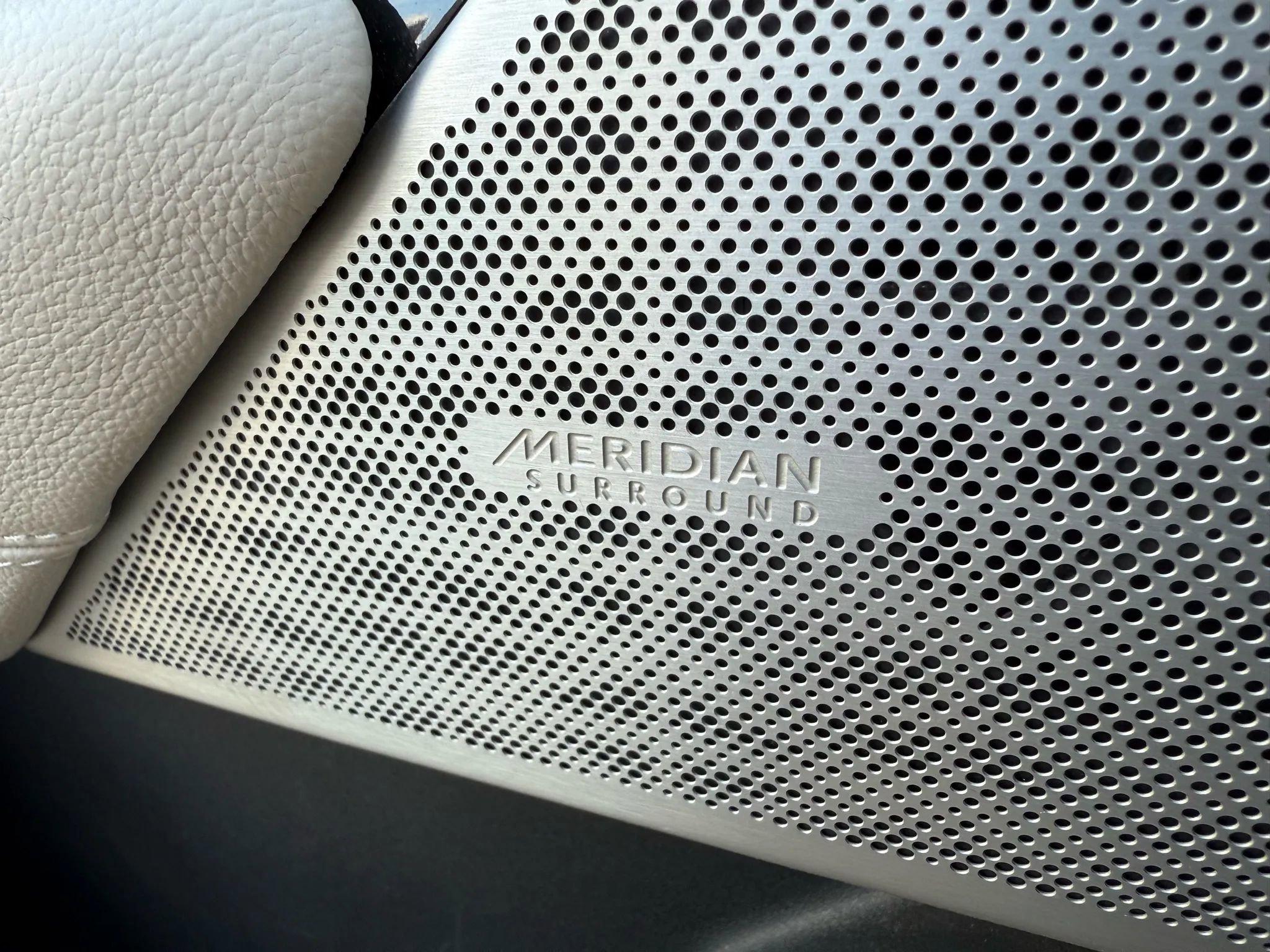 Used 2020 Land Rover Range Rover Velar R-Dynamic S image 30