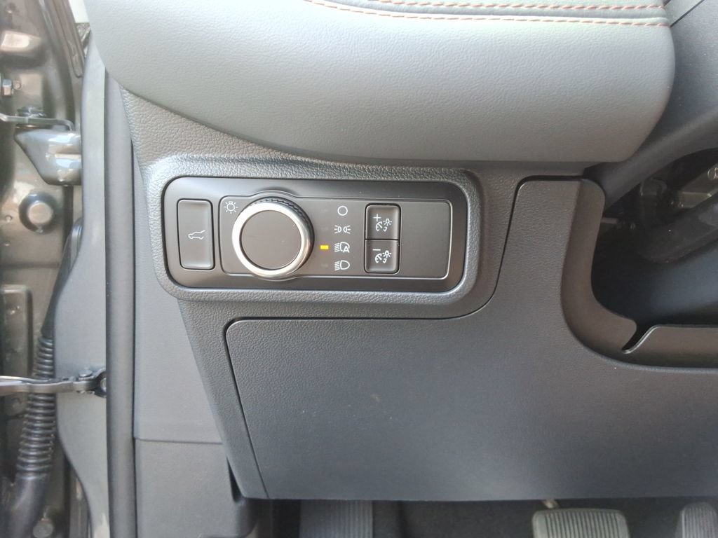 Used 2025 Ford Explorer Active RWD image 36