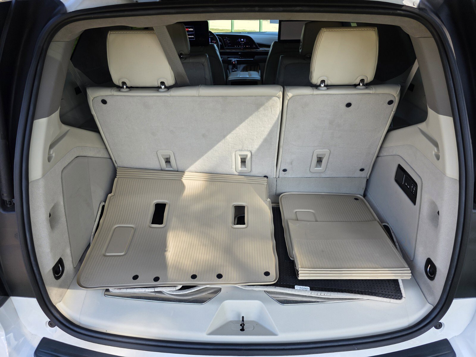 Used 2022 Cadillac Escalade Sport Platinum RWD image 18