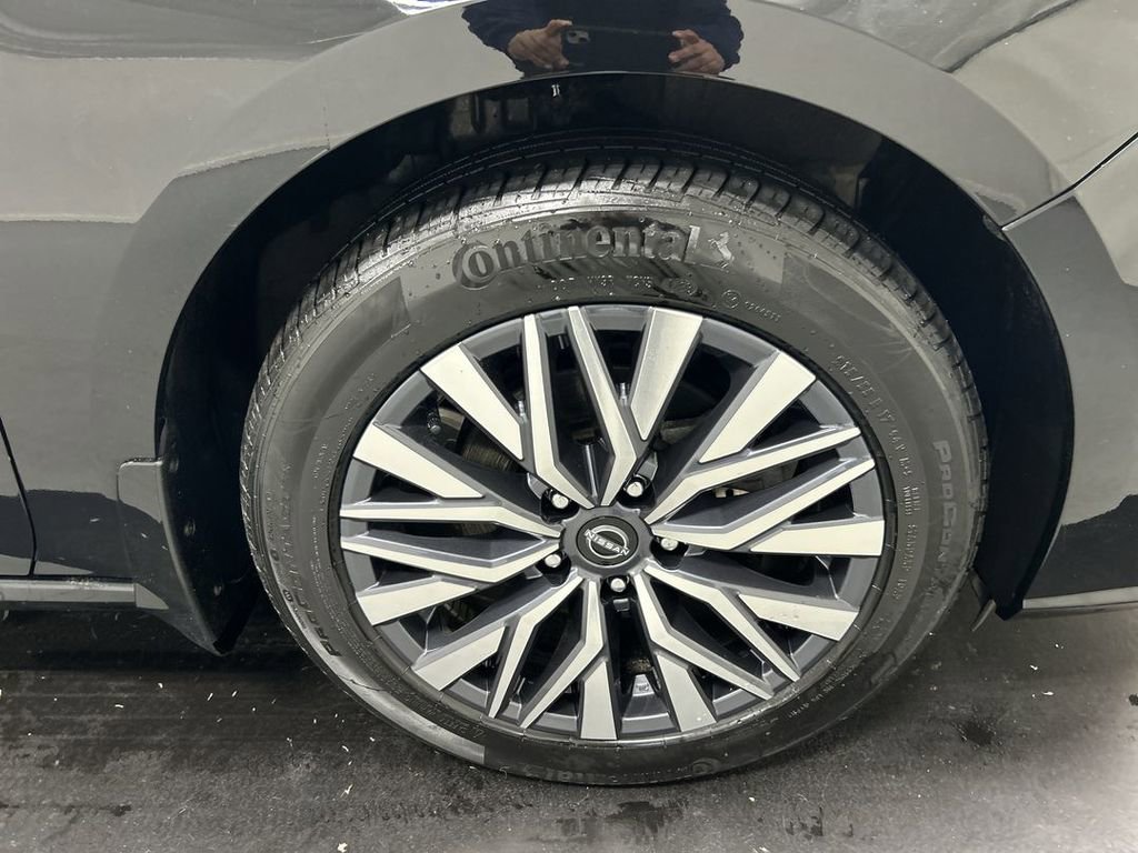 Used 2023 Nissan Altima 2.5 SV w/ SV Premium Package AWD/4WD image 8