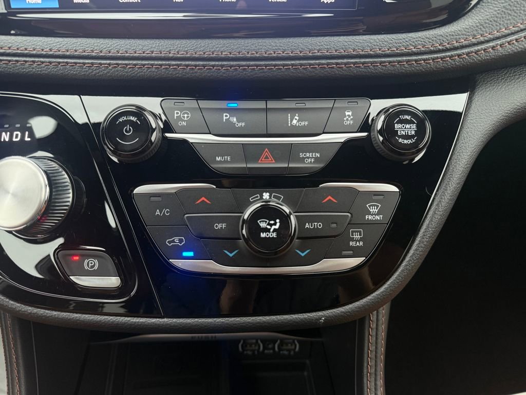 Used 2024 Chrysler Pacifica Pinnacle image 40