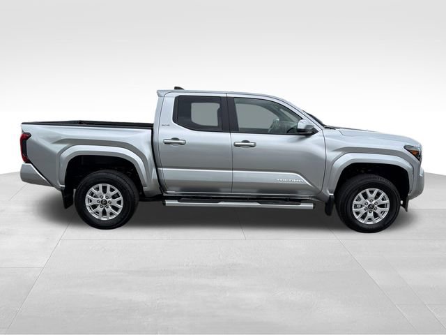 Used 2025 Toyota Tacoma SR5 AWD/4WD image 8