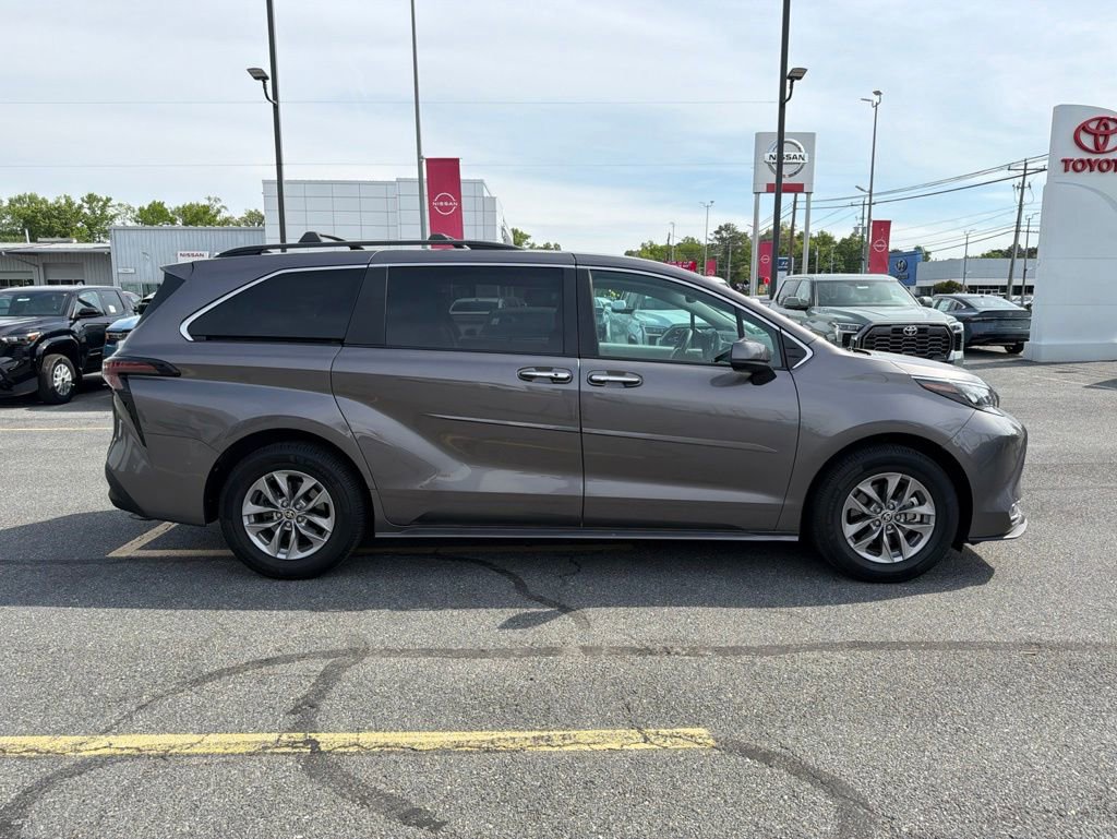 Used 2024 Toyota Sienna XLE w/ XLE Plus Package AWD/4WD image 6