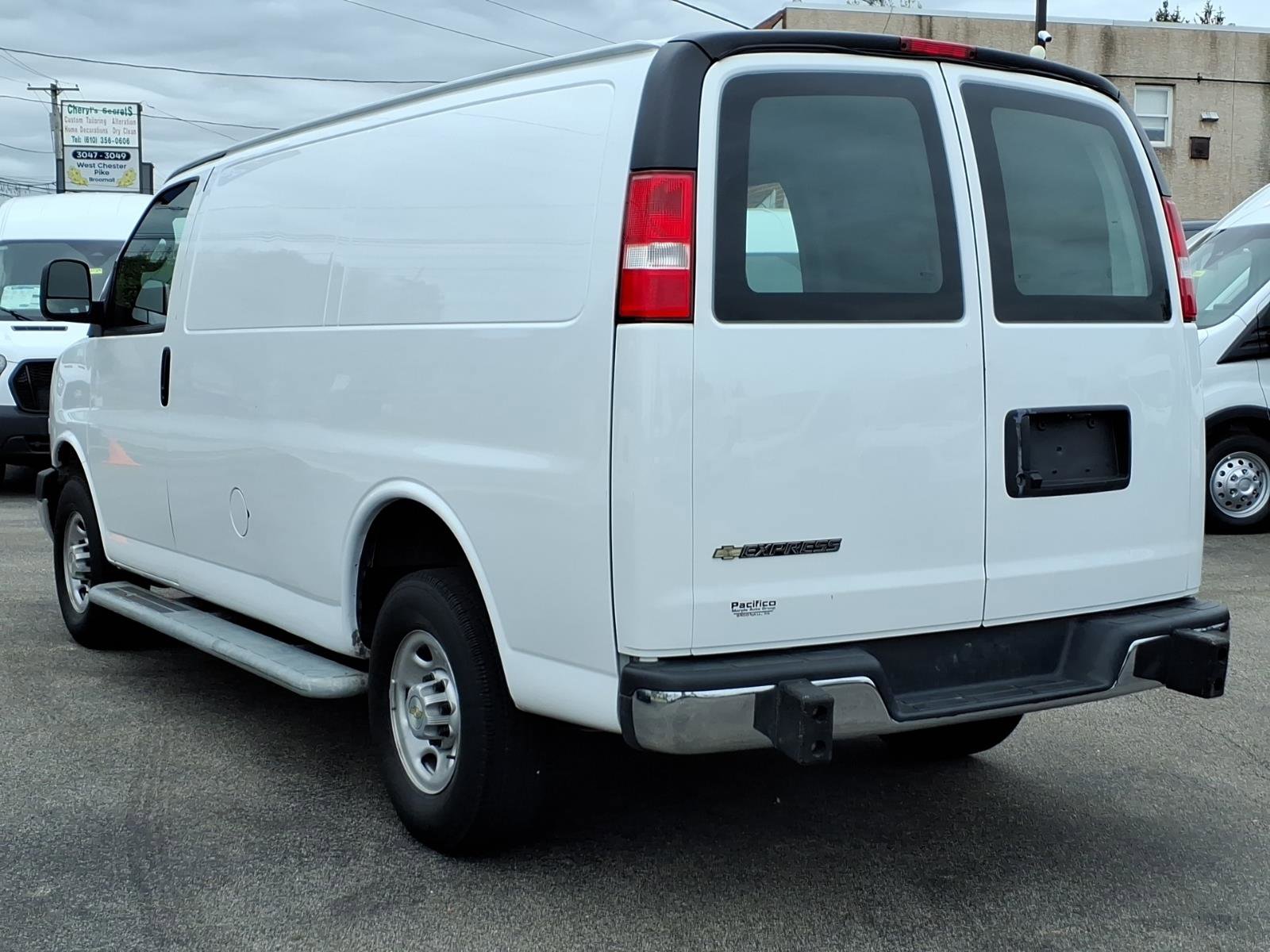 Used 2024 Chevrolet Express 2500 w/ Driver Convenience Package RWD image 5