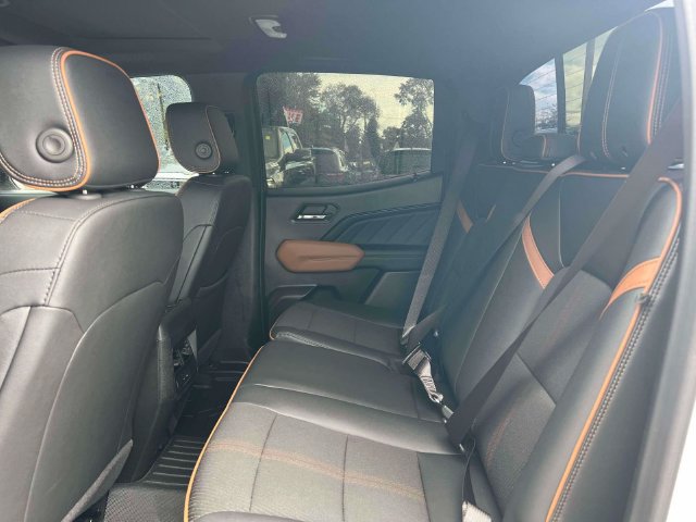 Used 2024 GMC Canyon AT4 w/ Technology Package AWD/4WD image 17