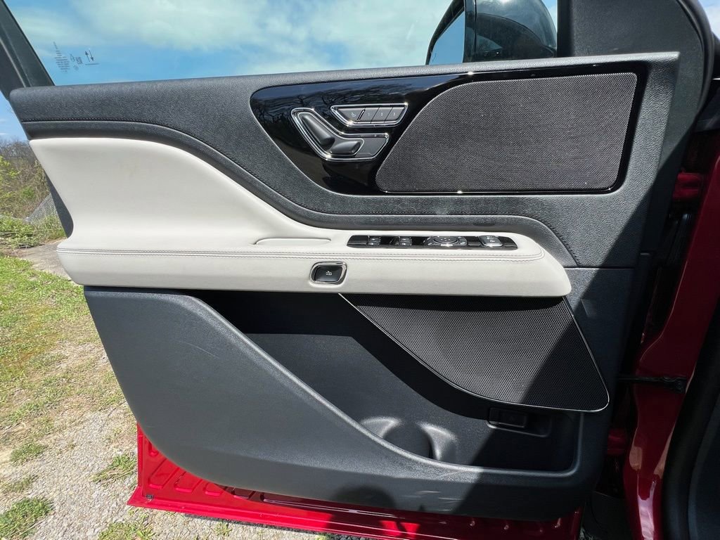 New 2026 Lincoln Aviator AWD image 18