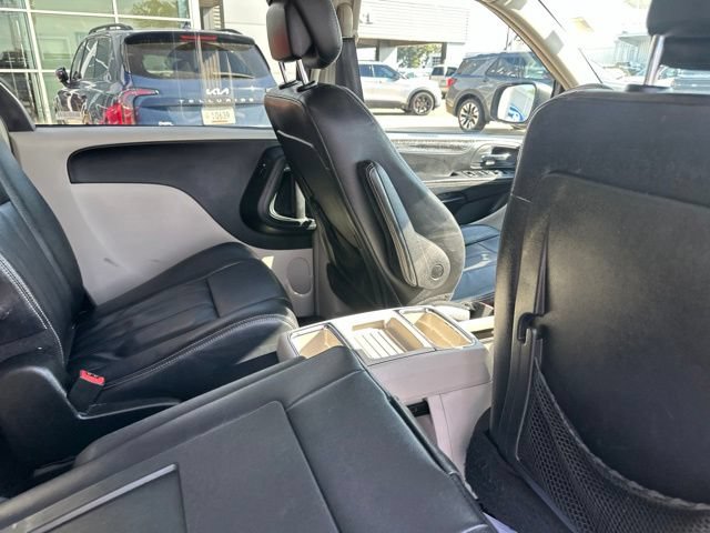 Used 2015 Chrysler Town & Country Touring FWD image 14