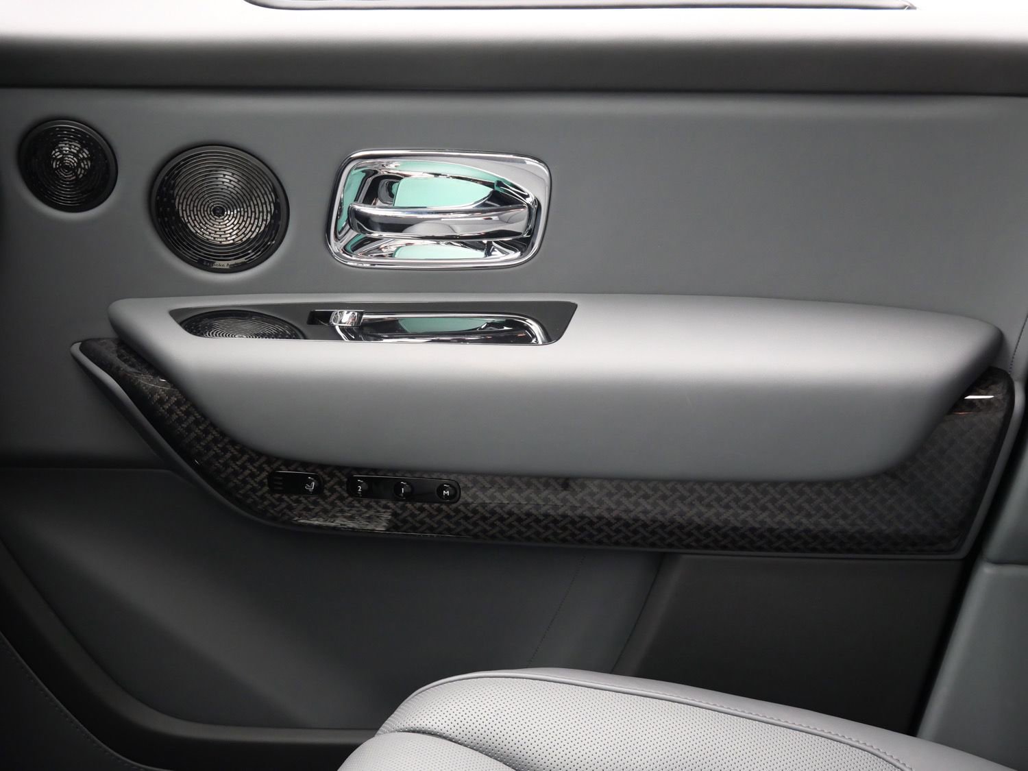 New 2025 Rolls-Royce Cullinan Black Badge image 11