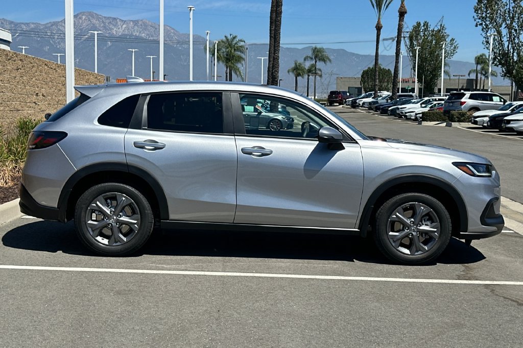 New 2027 Honda HR-V LX image 3
