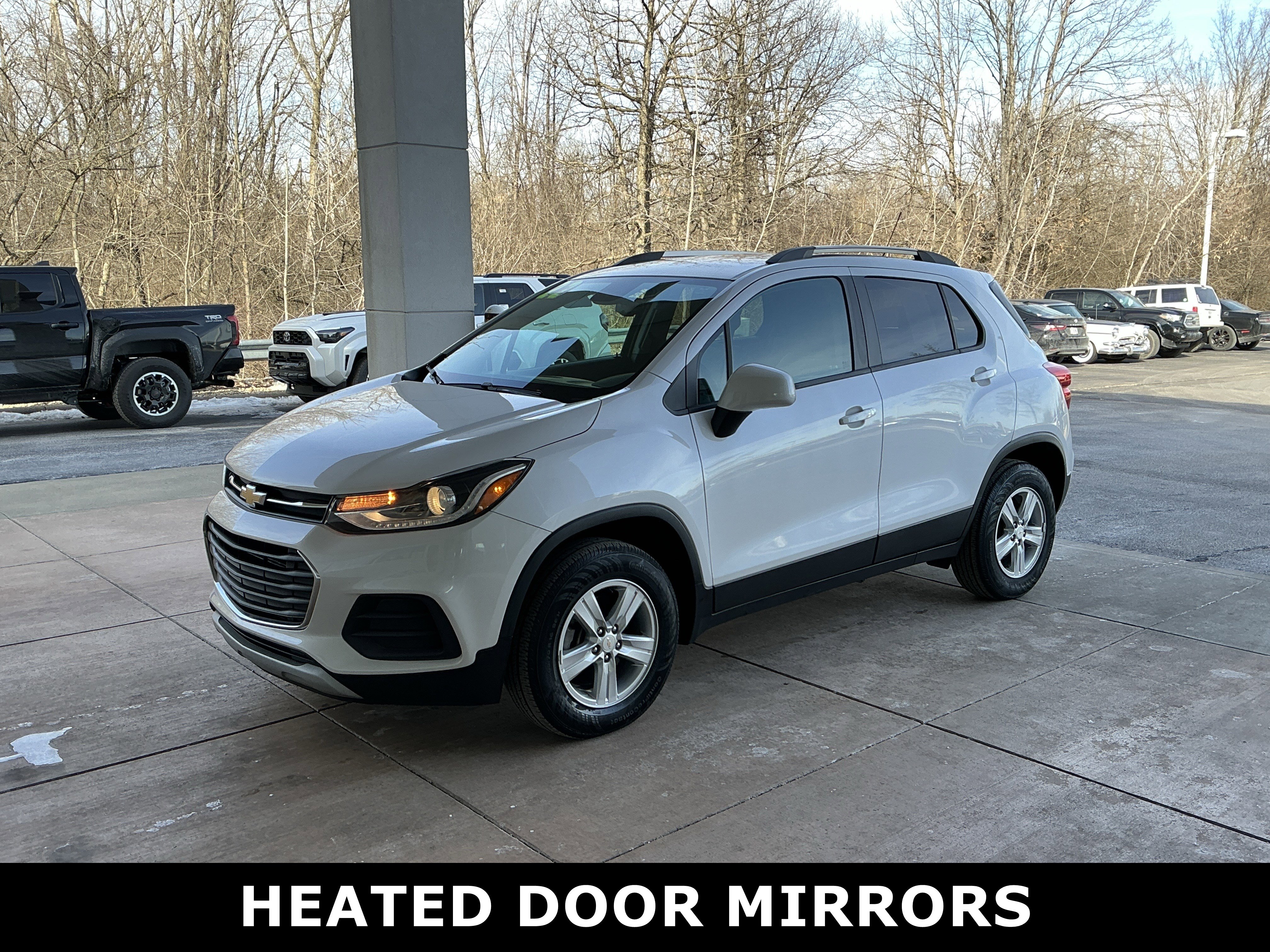 Used 2022 Chevrolet Trax LT w/ LT Convenience Package image 3