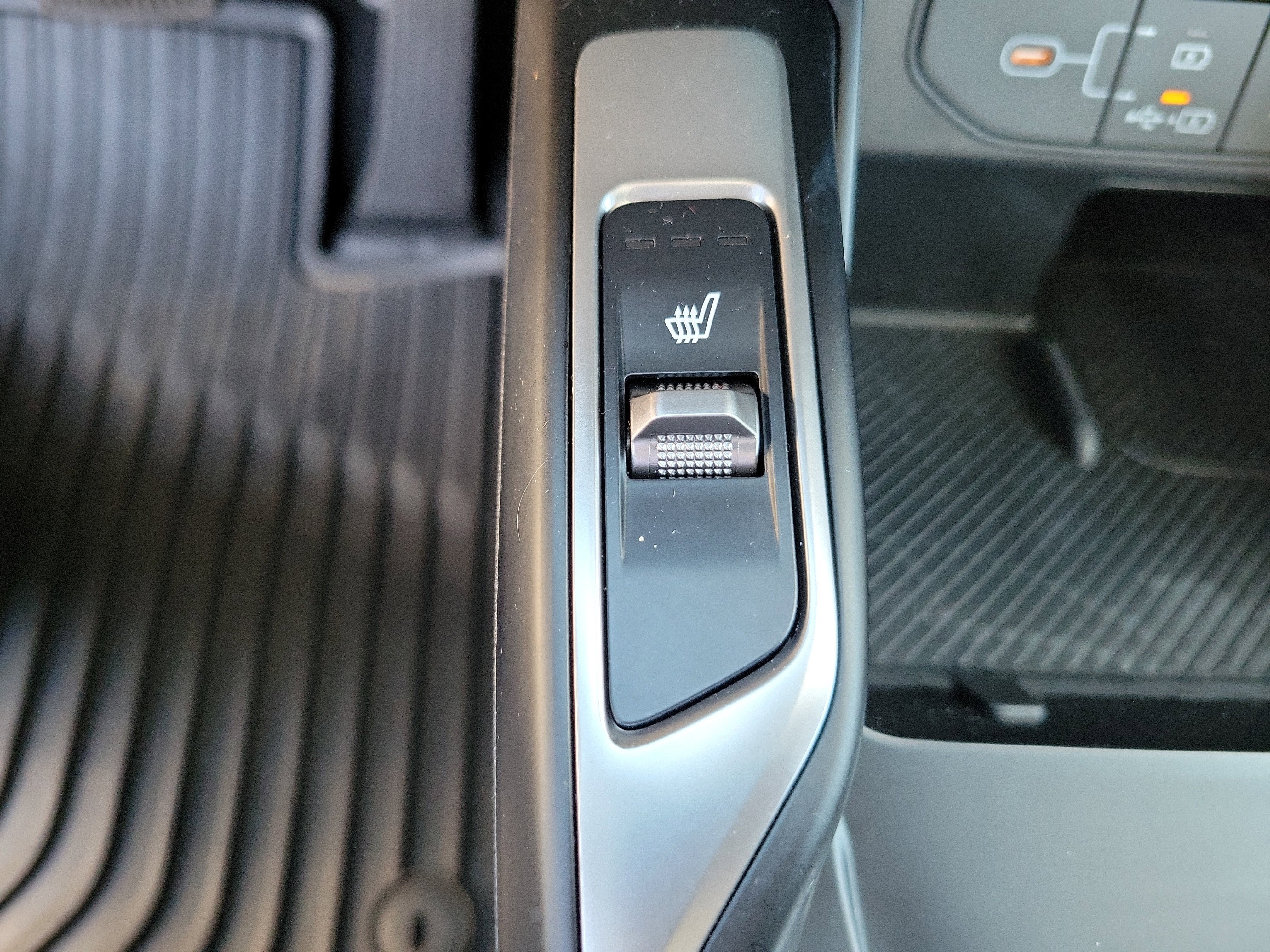 Used 2025 Kia Sorento S w/ Panoramic Sunroof Package image 14