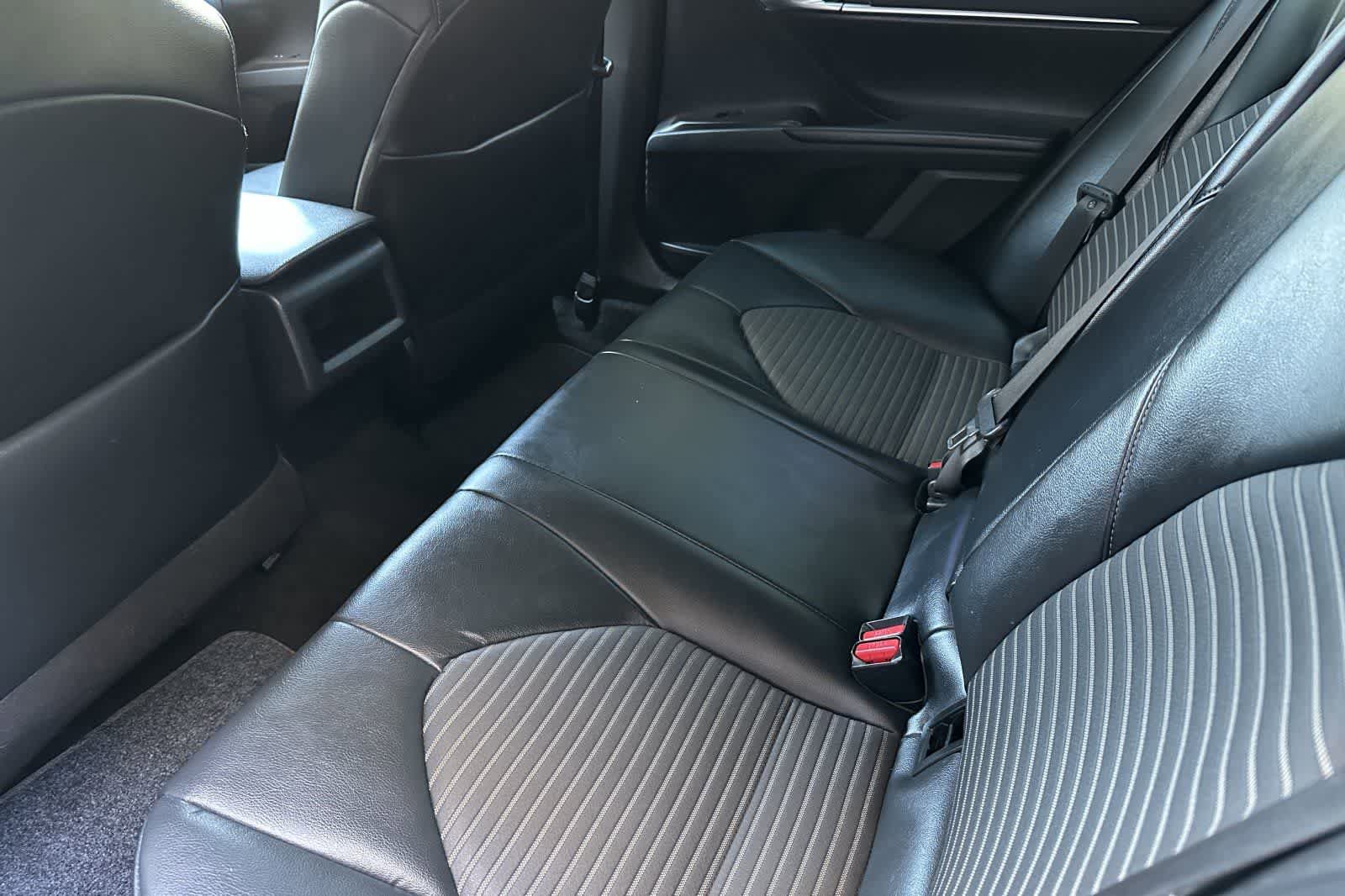 Used 2021 Toyota Camry SE FWD image 5