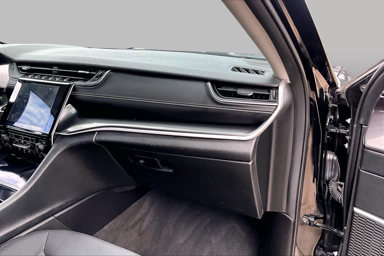 Used 2022 Jeep Grand Cherokee Laredo w/ Luxury Tech Group I AWD/4WD image 19