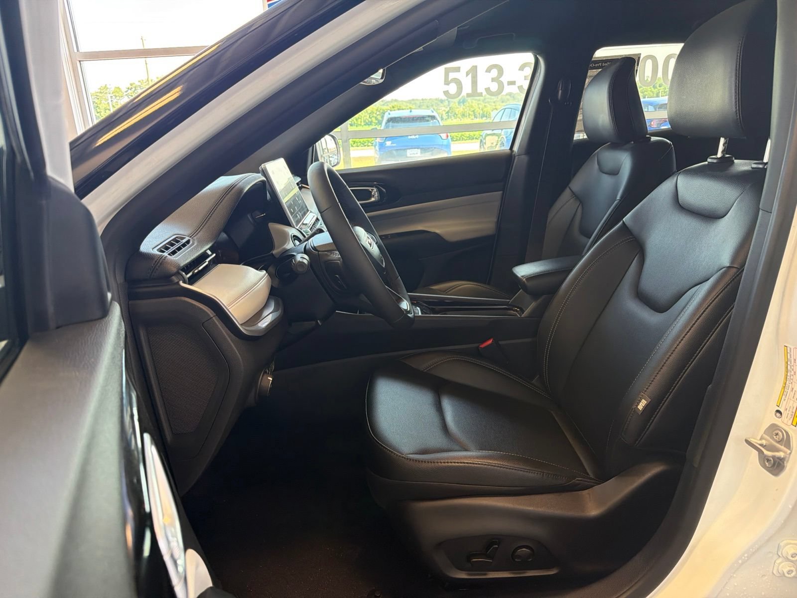 Used 2026 Jeep Compass Limited AWD/4WD image 18