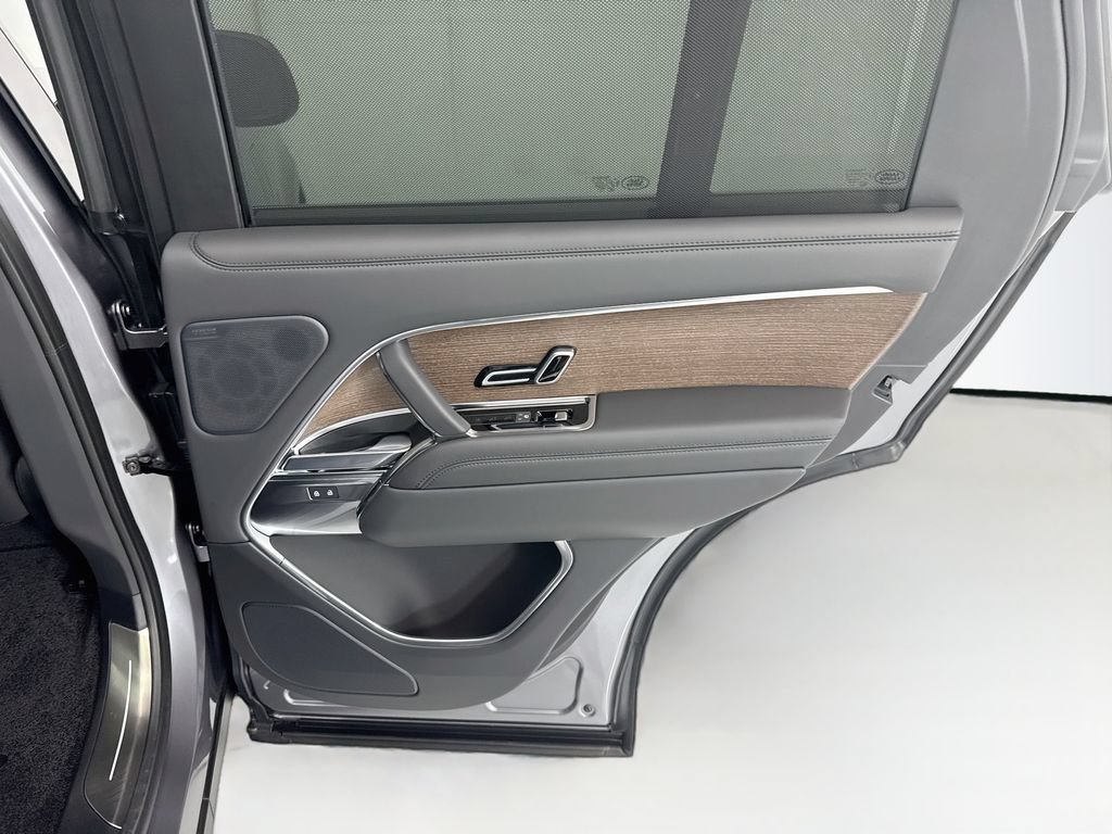 Certified 2025 Land Rover Range Rover SE AWD/4WD image 26