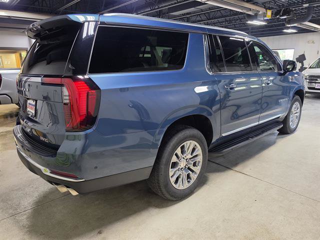 Certified 2025 GMC Yukon XL Denali w/ Advanced Technology Package AWD/4WD image 4